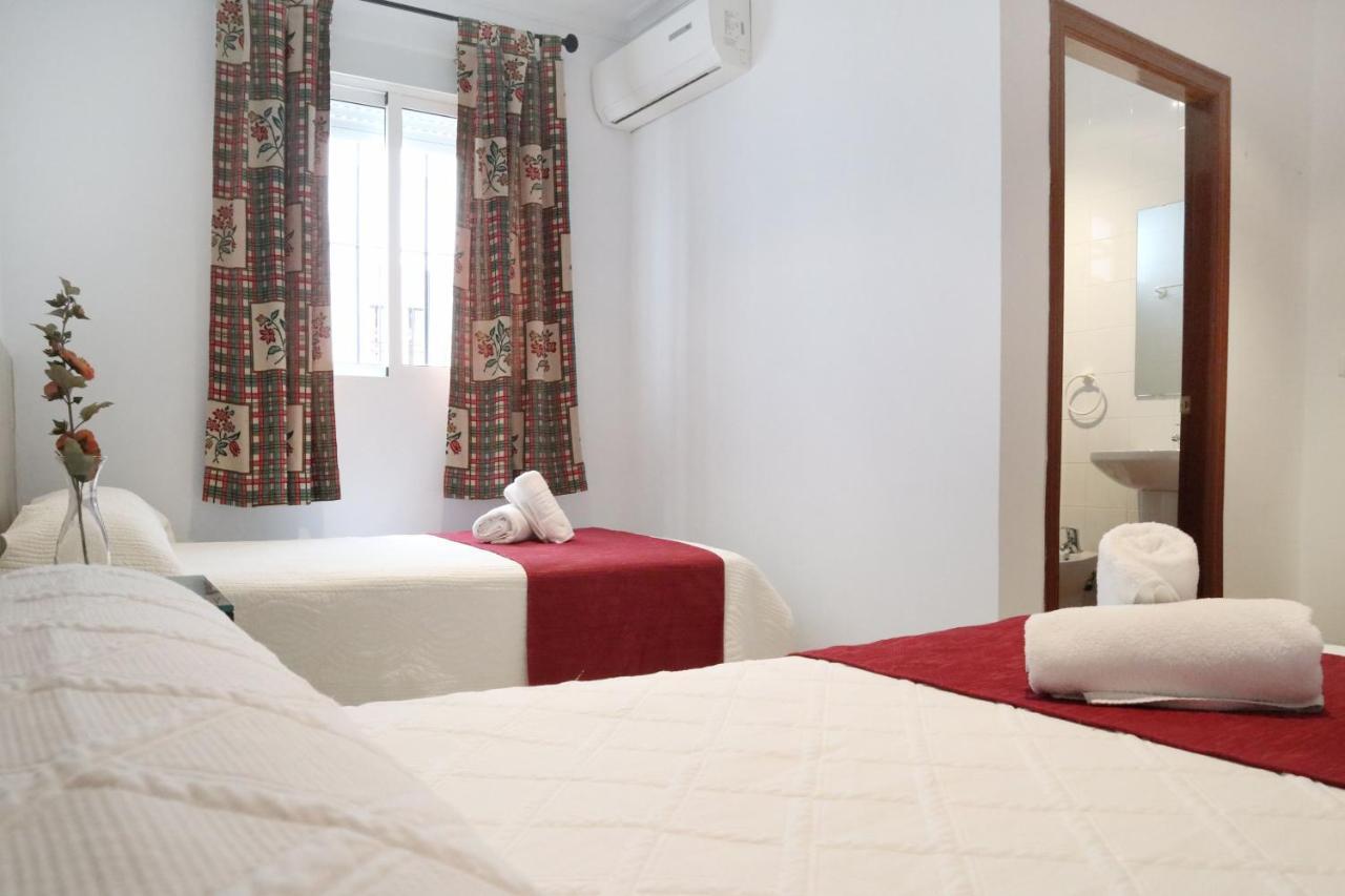 Hostal Victoria Hotel La Carlota Ngoại thất bức ảnh